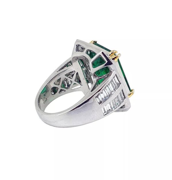 Important ANDREOLI High Jewellery 15 Ct. AAA Grade Emerald and Diamond Halo Ring