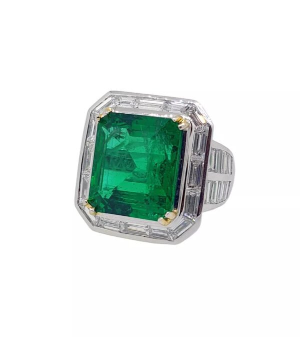 Important ANDREOLI High Jewellery 15 Ct. AAA Grade Emerald and Diamond Halo Ring