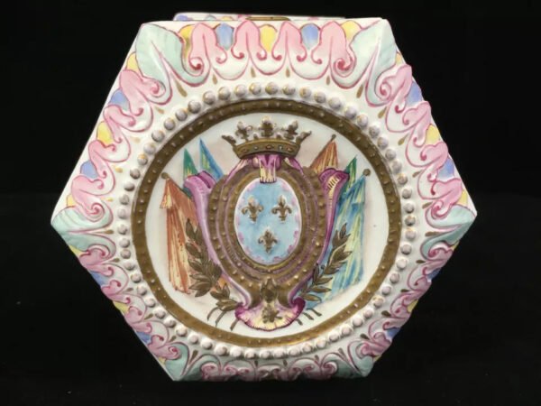 RARE SIGNED NEOPOLITAN CAPODIMONTE ROYAL JEWELRY TRINKET BOX - CIRCA 1770