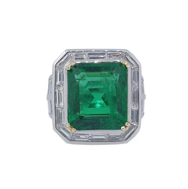 Important ANDREOLI High Jewellery 15 Ct. AAA Grade Emerald and Diamond Halo Ring