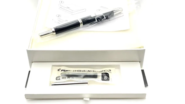 NOS PILOT CAPLESS 2016 LIMITED EDITION FOUNTAIN PEN IN BLACK 18K FINE NIB SB