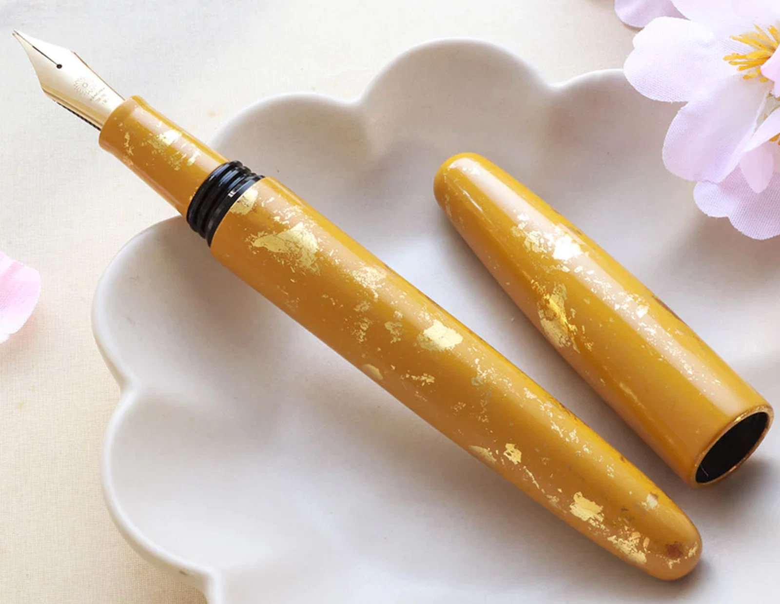 Wancher Dream Fountain Pen | Kyoto Urushi Kotoiro, Kinkakuji Temple Yellow Ochre