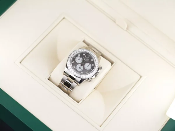 Rolex Mother Of Pearl Cosmograph Daytona Diamond "mother 126579RBR