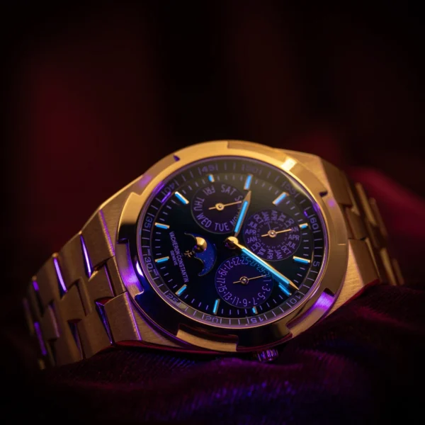 Vacheron Constantin Overseas Perpetual Calendar Ultra-Thin 4300V/220R-B509