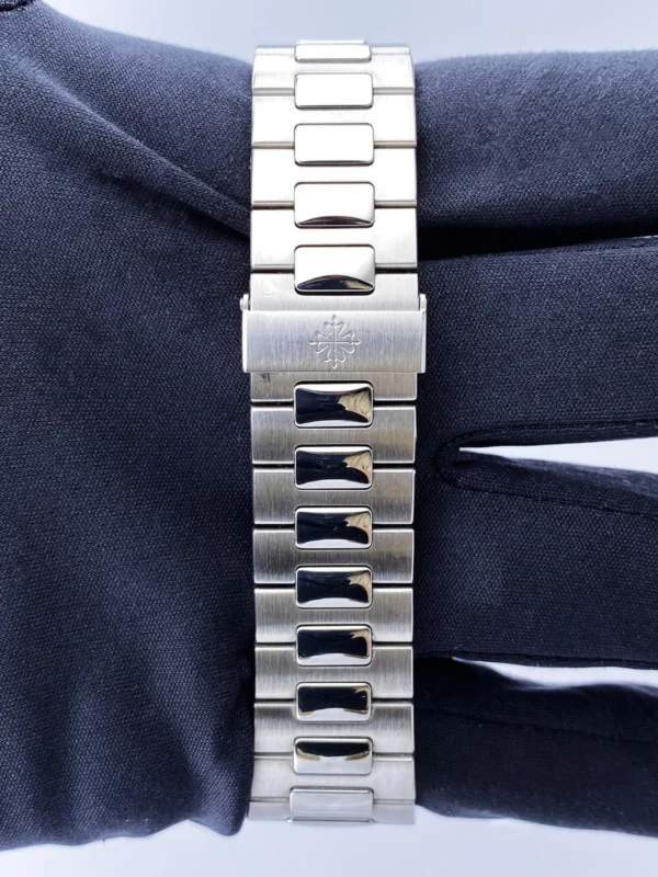 Patek Philippe Nautilus 5711/1A Blue Dial Mens Watch Box Papers