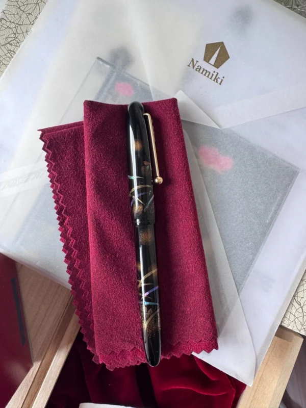 Namiki Yukari Firefly Raden Maki-e Fountain Pen 18K Gold M Nib