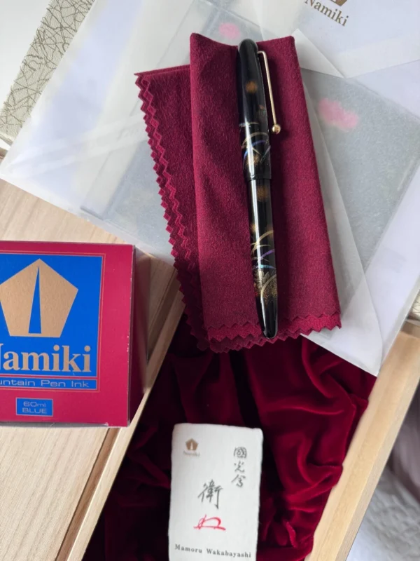 Namiki Yukari Firefly Raden Maki-e Fountain Pen 18K Gold M Nib