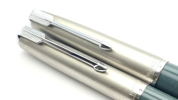 VINTAGE PARKER 51 CORONATION FOUNTAIN PEN SET IN NAVY GRAY 14K BROAD NIB