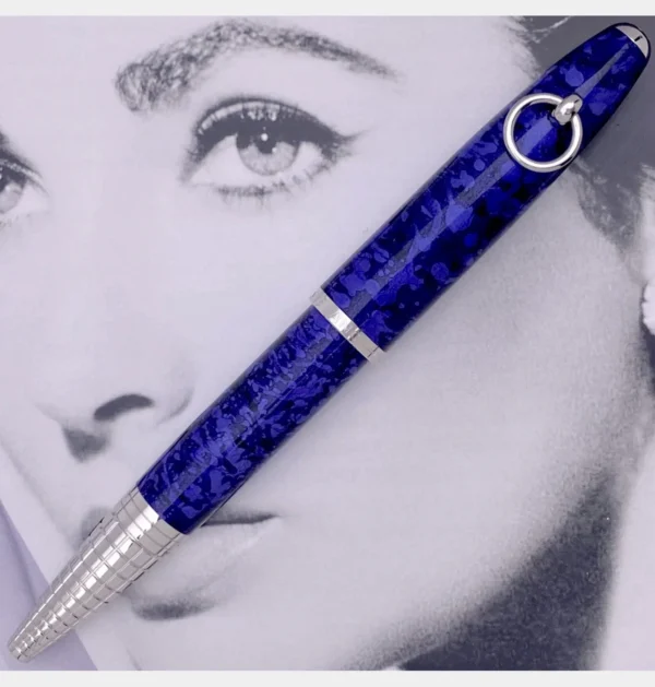 New In Box Montblanc Muses Edition Elizabeth Taylor Fountain Pen M Nib 125501