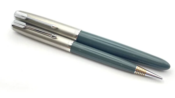 VINTAGE PARKER 51 CORONATION FOUNTAIN PEN SET IN NAVY GRAY 14K BROAD NIB
