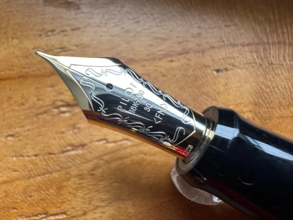 Pilot Custom FKV-88SR-R-FM Urushi Red GT Fountain Pen Boxed FM Nib