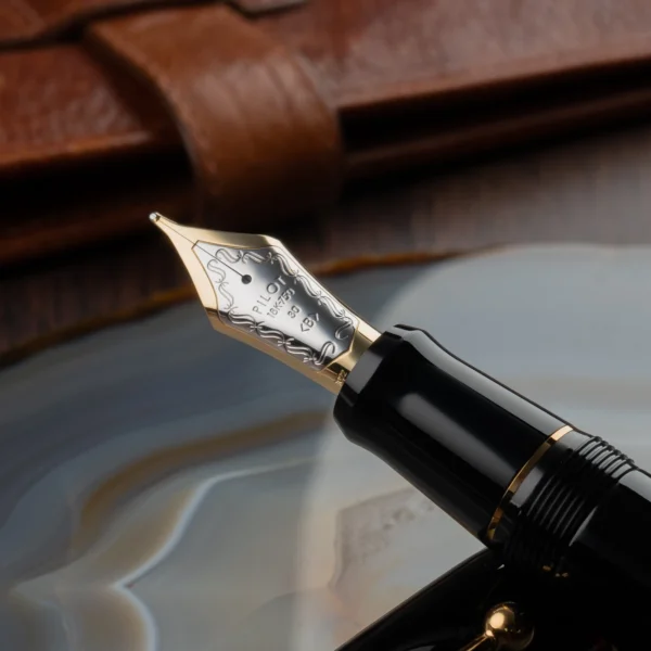 Pilot Namiki Custom URUSHI Ebonite Black Body FKV88SRB 18K Gold Nib Fountain Pen