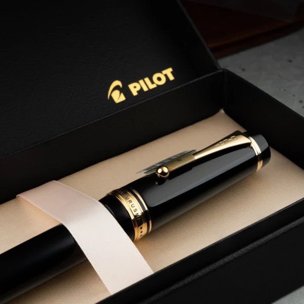 Pilot Namiki Custom URUSHI Ebonite Black Body FKV88SRB 18K Gold Nib Fountain Pen