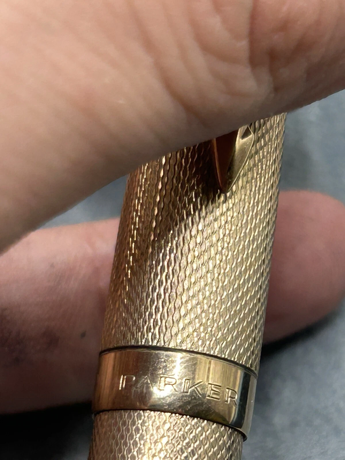 Vintage Parker 61 Presidential 9ct Gold Grain D’Orge Fountain pen