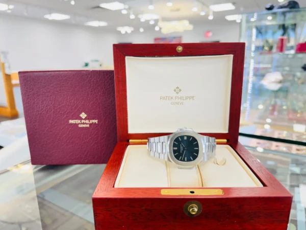 Patek Philippe Nautilus 3700/1A 39mm Nautilus “Jumbo” Blue Dial Steel