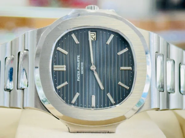 Patek Philippe Nautilus 3700/1A 39mm Nautilus “Jumbo” Blue Dial Steel