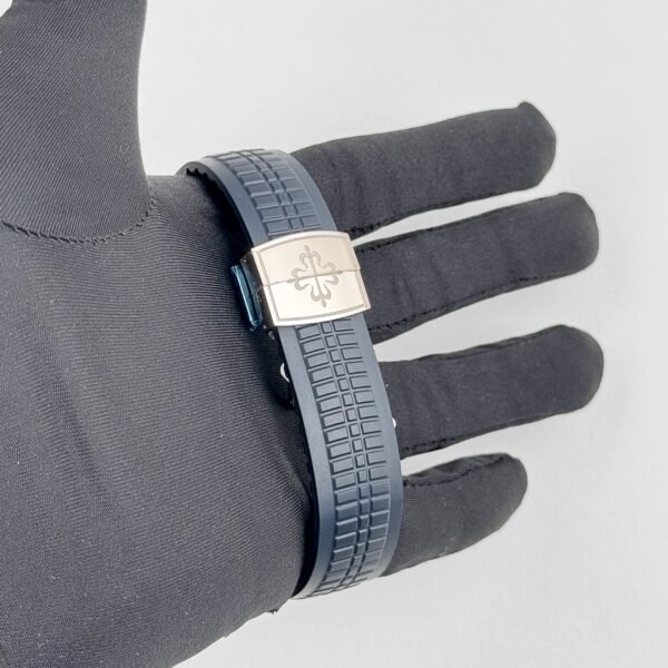 Patek Philippe Aquanaut 5968G-001 White Gold Blue Dial (2022)