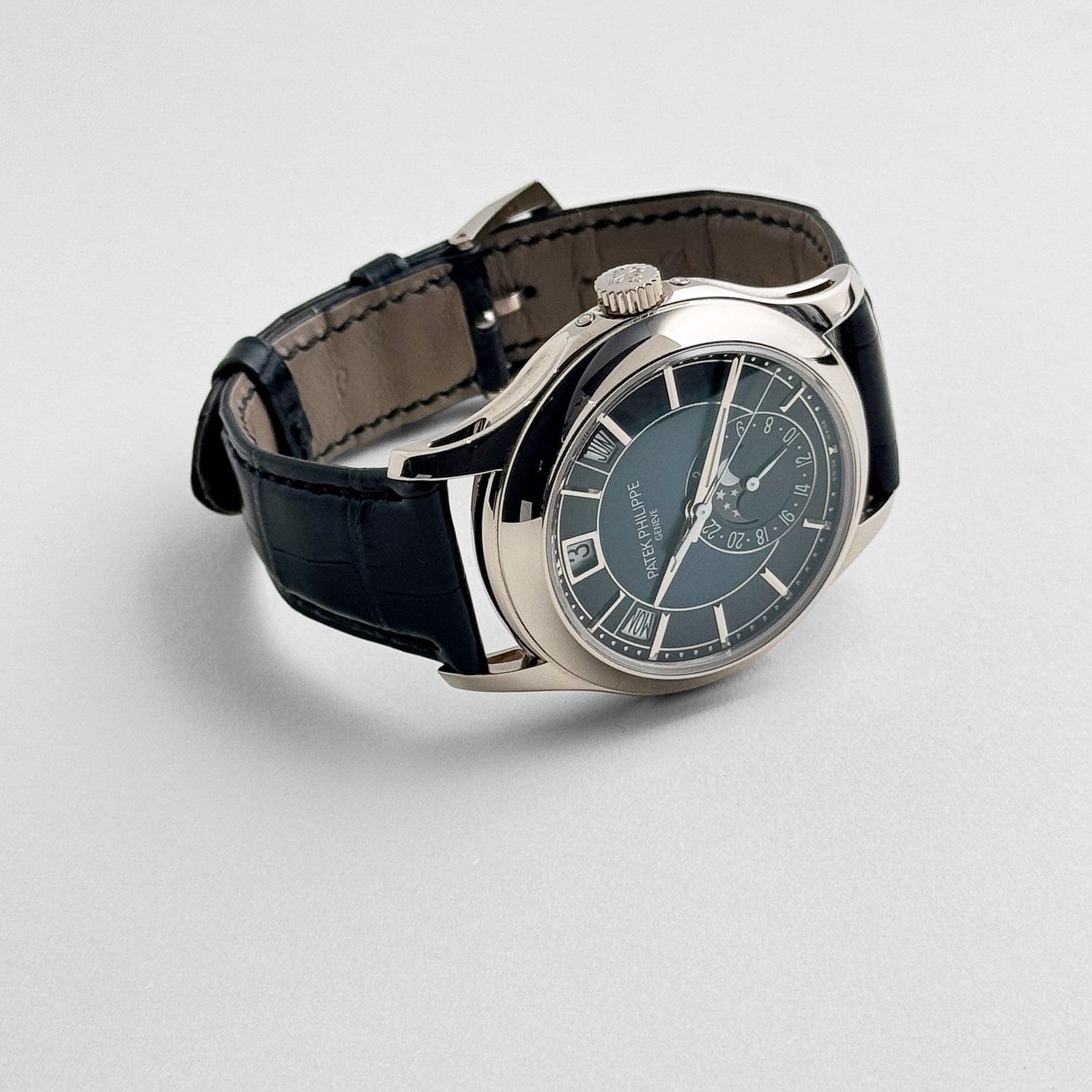 Patek Philippe Complications 5205G-013 Annual Calendar White Gold Blue Dial (2020)