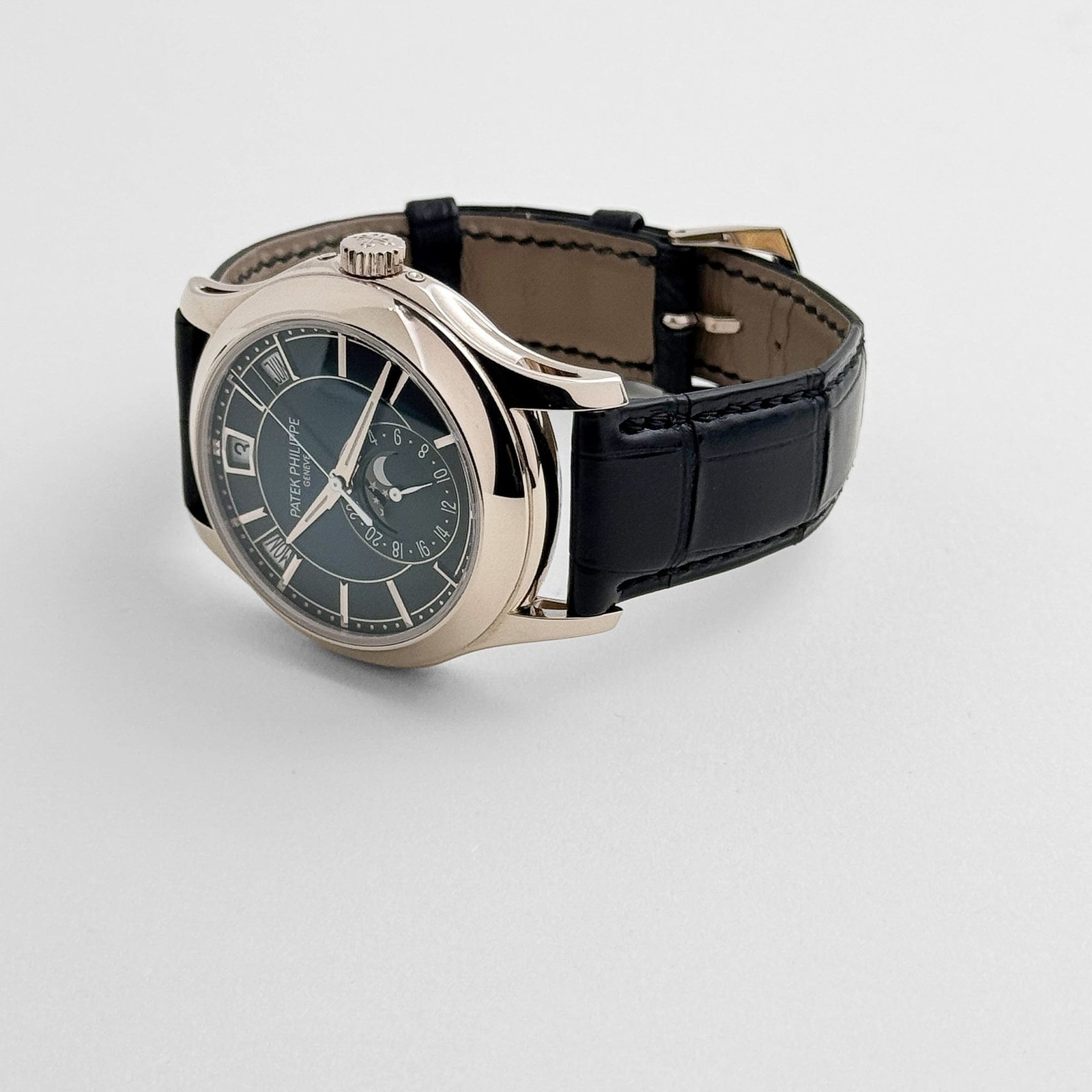 Patek Philippe Complications 5205G-013 Annual Calendar White Gold Blue Dial (2020)