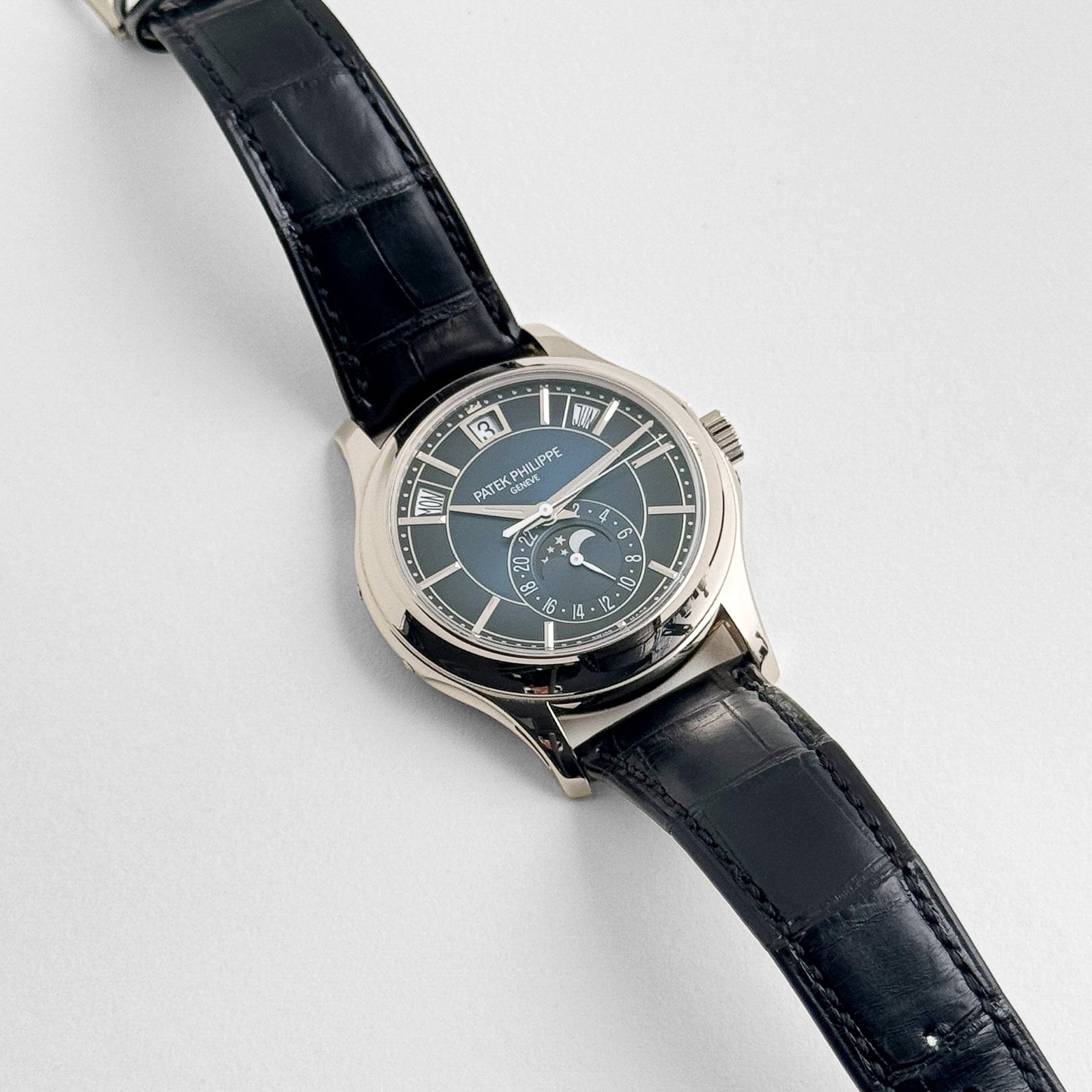 Patek Philippe Complications 5205G-013 Annual Calendar White Gold Blue Dial (2020)