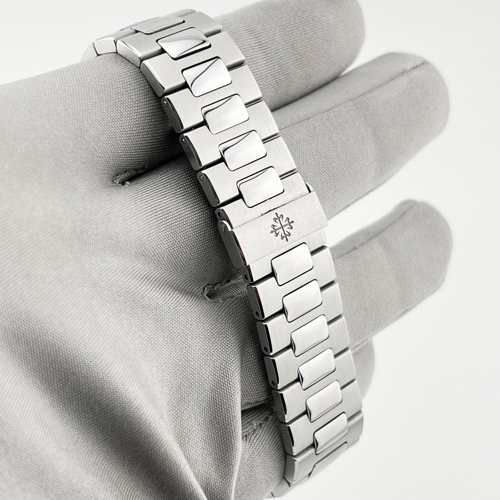 Patek Philippe Nautilus 5712/1A-001 Moon Phases Stainless Steel Blue Dial (2017)