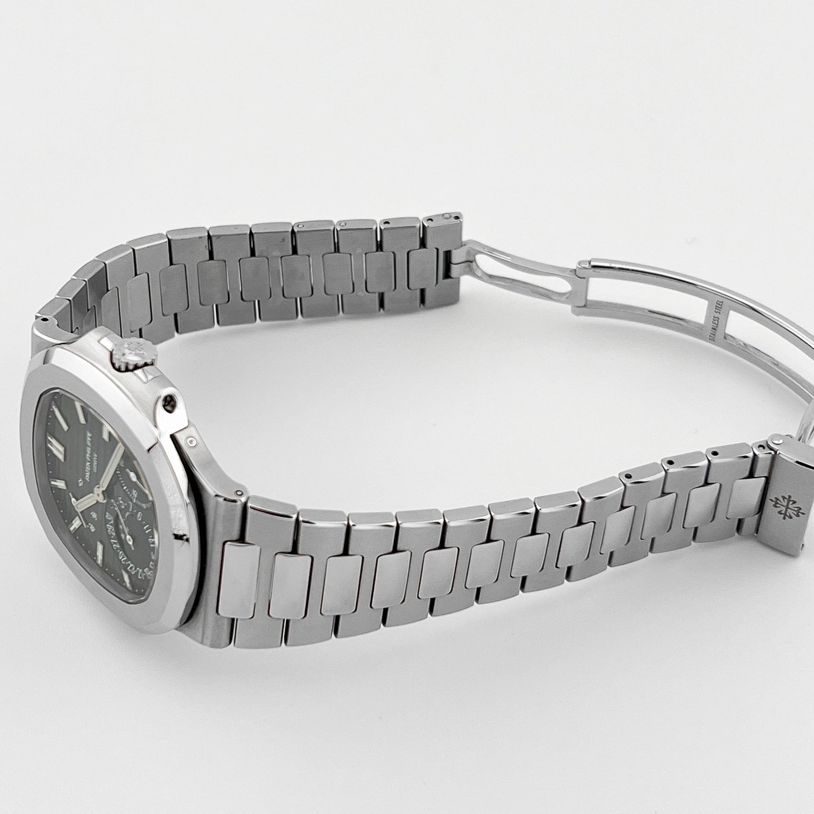 Patek Philippe Nautilus 5712/1A-001 Moon Phases Stainless Steel Blue Dial (2017)