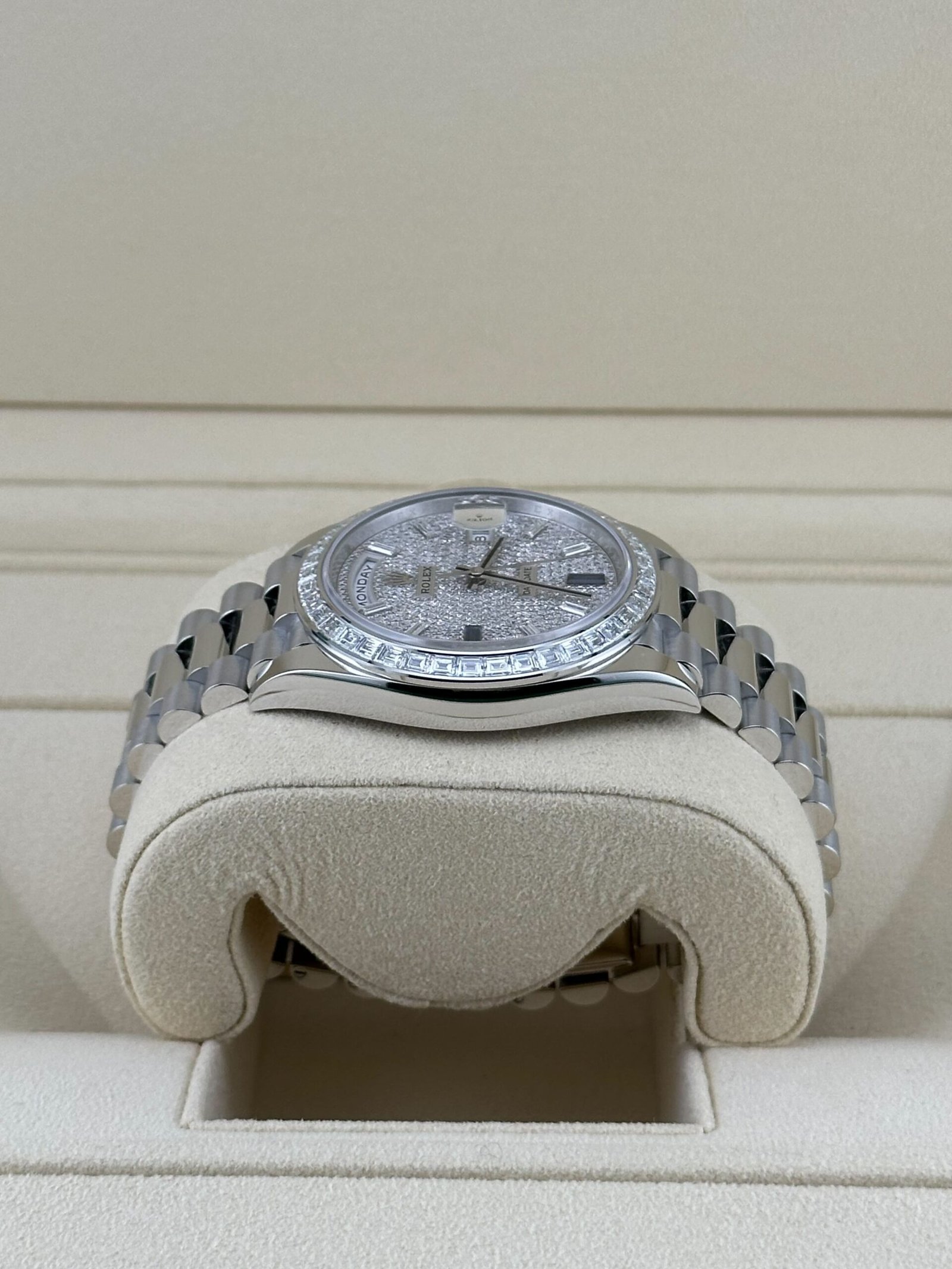 Rolex Day-Date 40 228396TBR Platinum Diamond Bezel Diamond-Paved Sapphire Dial (2024)