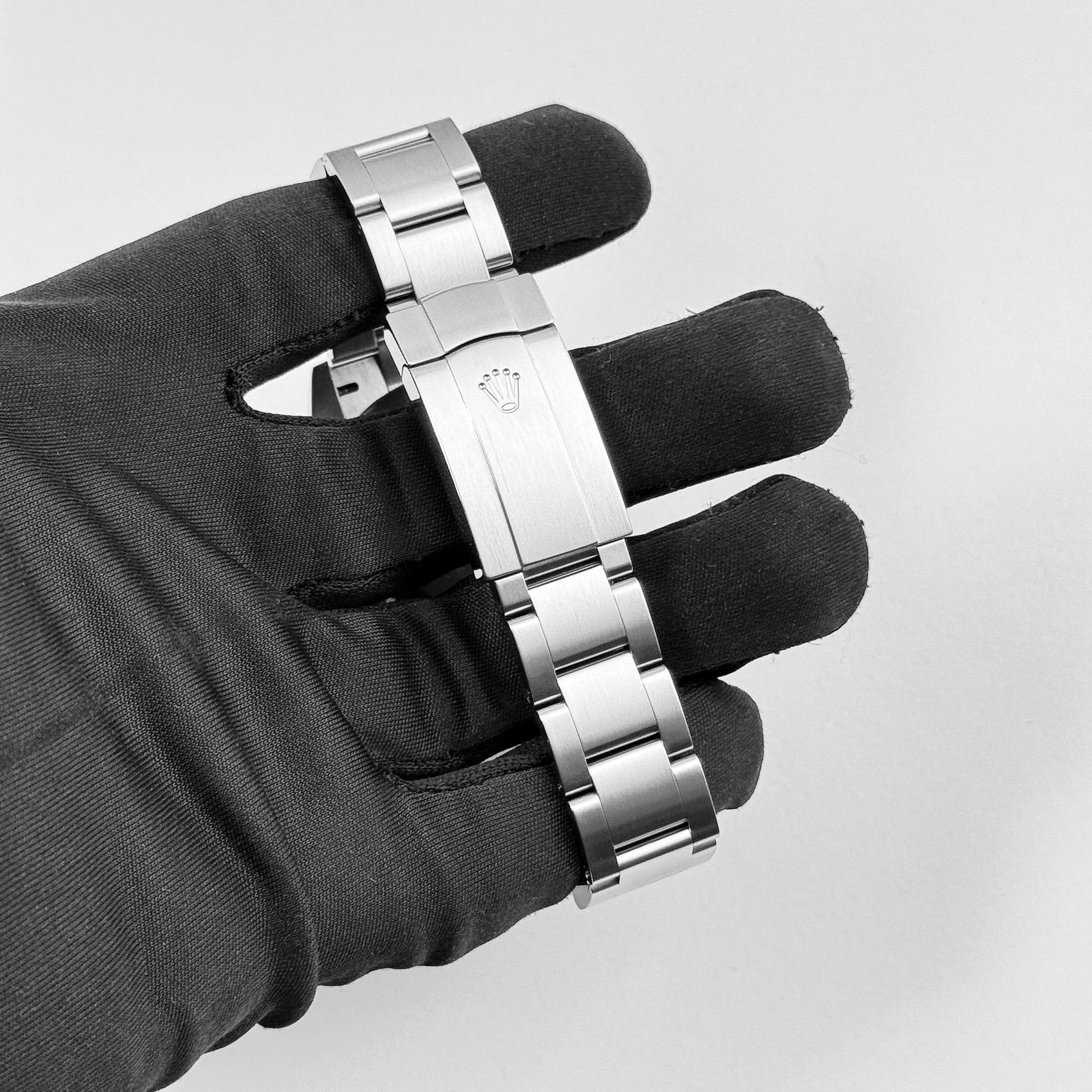 Rolex Oyster Perpetual 41 124300 Stainless Steel Red Dial (2021)