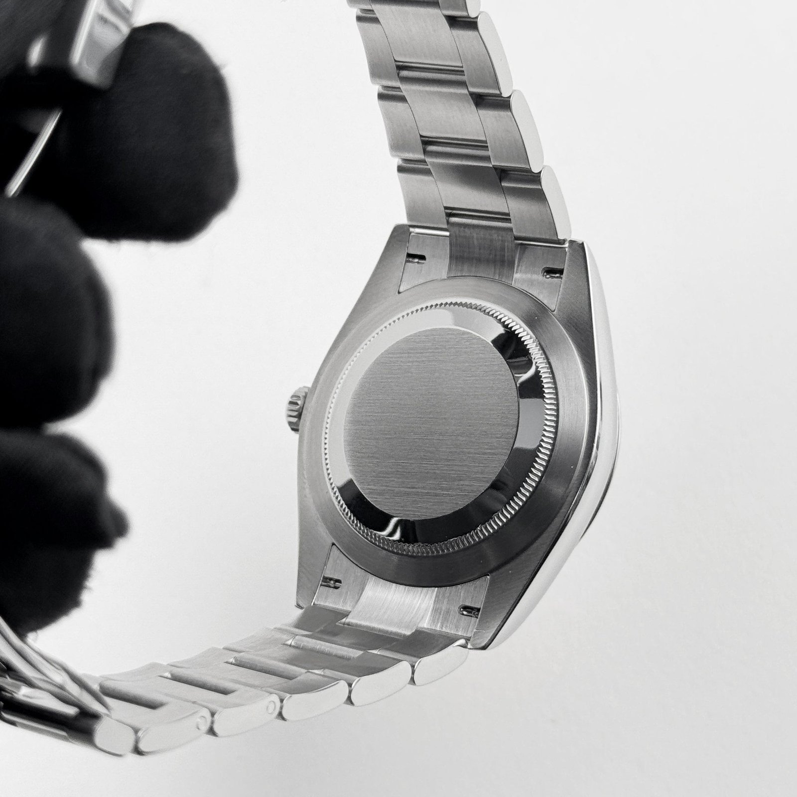 Rolex Oyster Perpetual 41 124300 Stainless Steel Red Dial (2021)