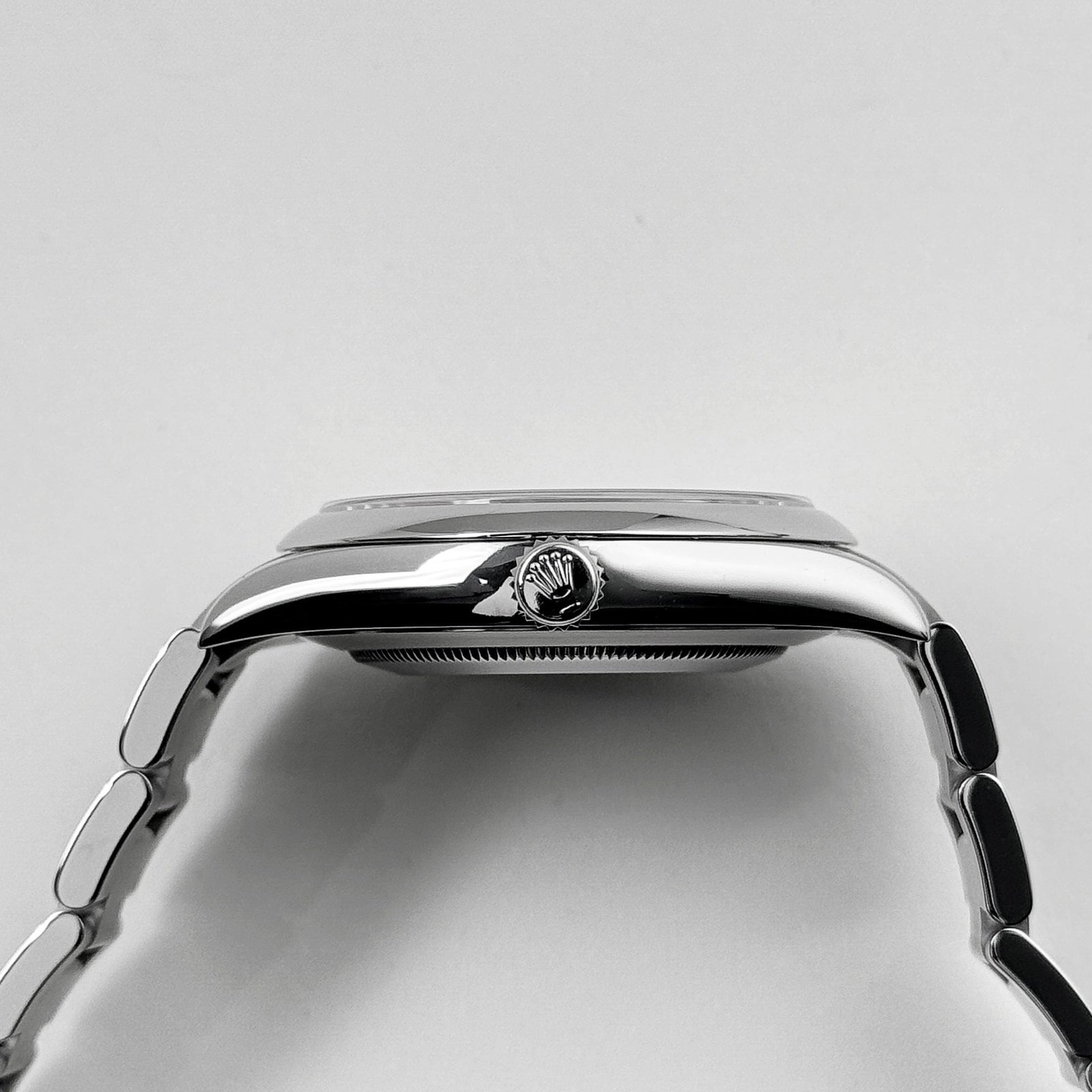 Rolex Oyster Perpetual 41 124300 Stainless Steel Red Dial (2021)