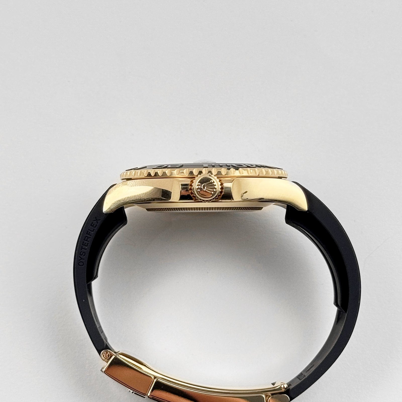 Rolex Yacht-Master 42 226658 Yellow Gold Oysterflex (2023)