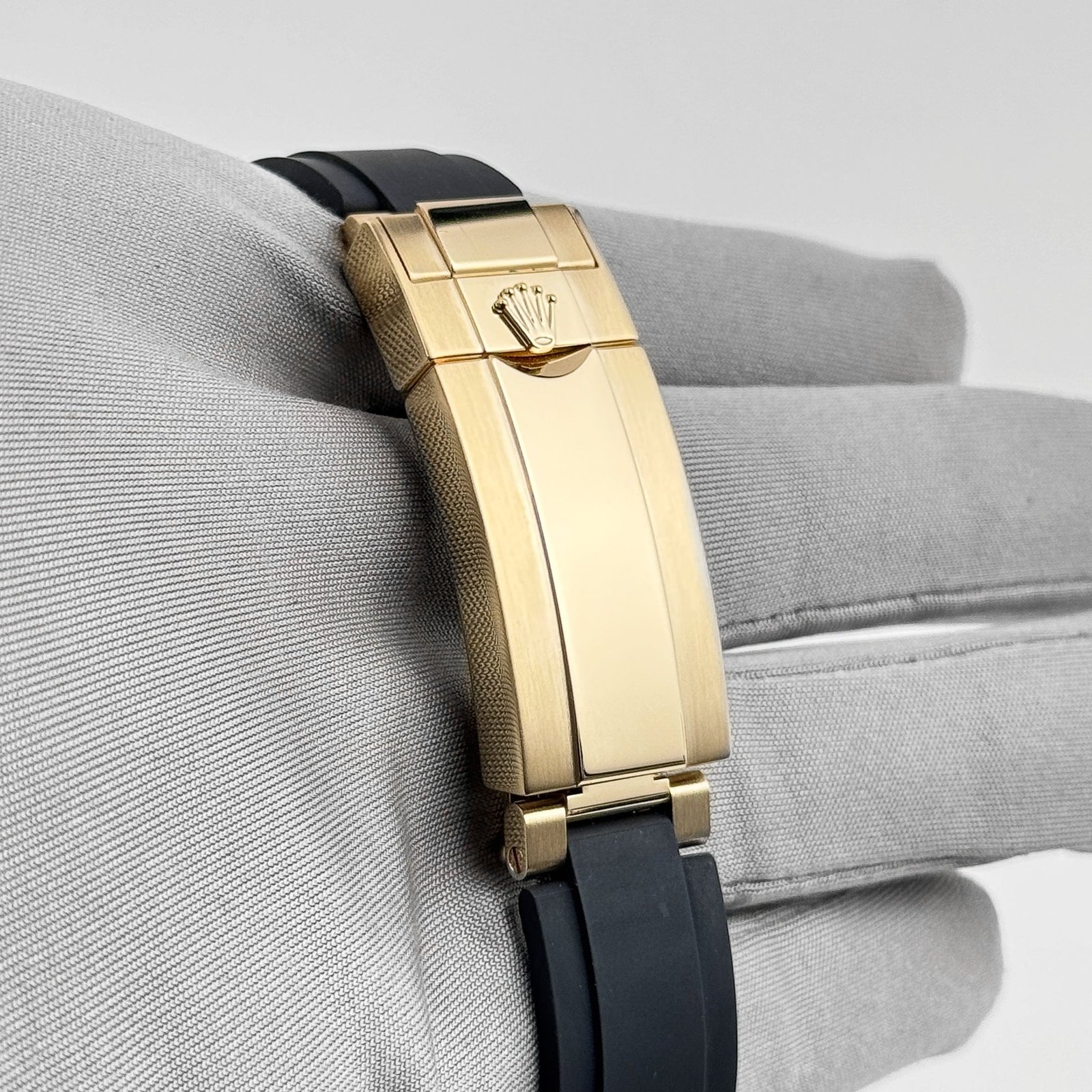 Rolex Yacht-Master 42 226658 Yellow Gold Oysterflex (2023)